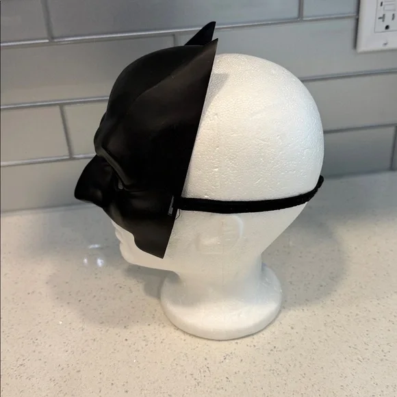 Batman Mask - Picture 4 of 6